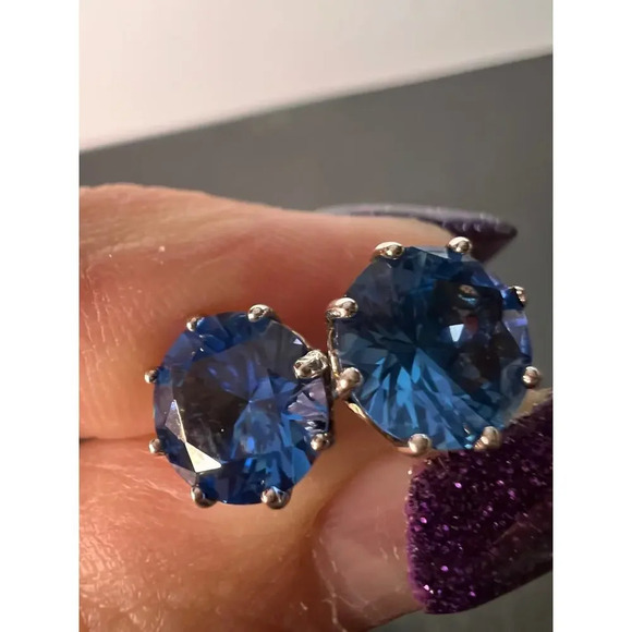 Blue lab spinel sterling silver stud earrings - Picture 10 of 11